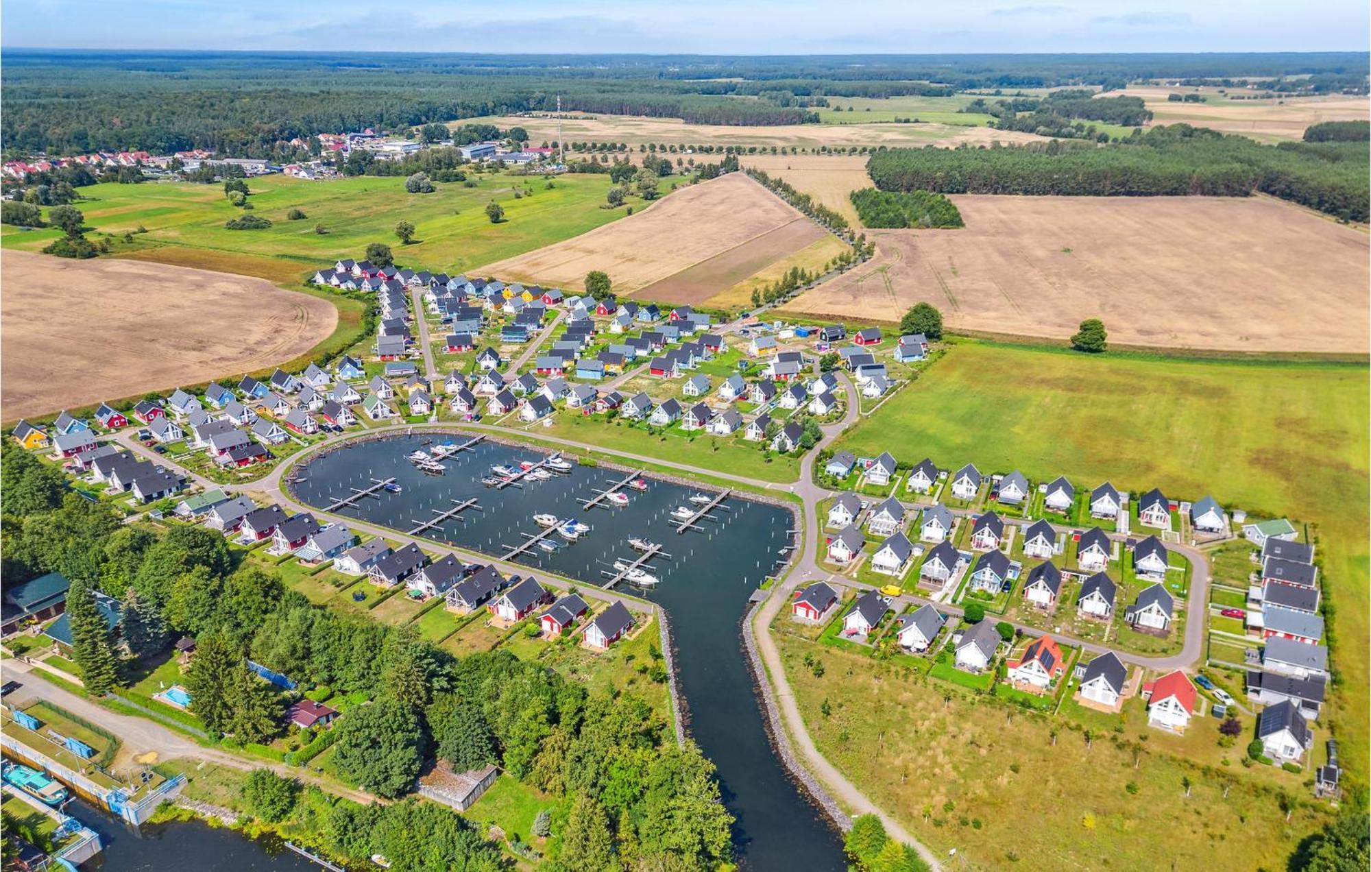 2 Bedroom Lovely Home In Zerpenschleuse Bagian luar foto