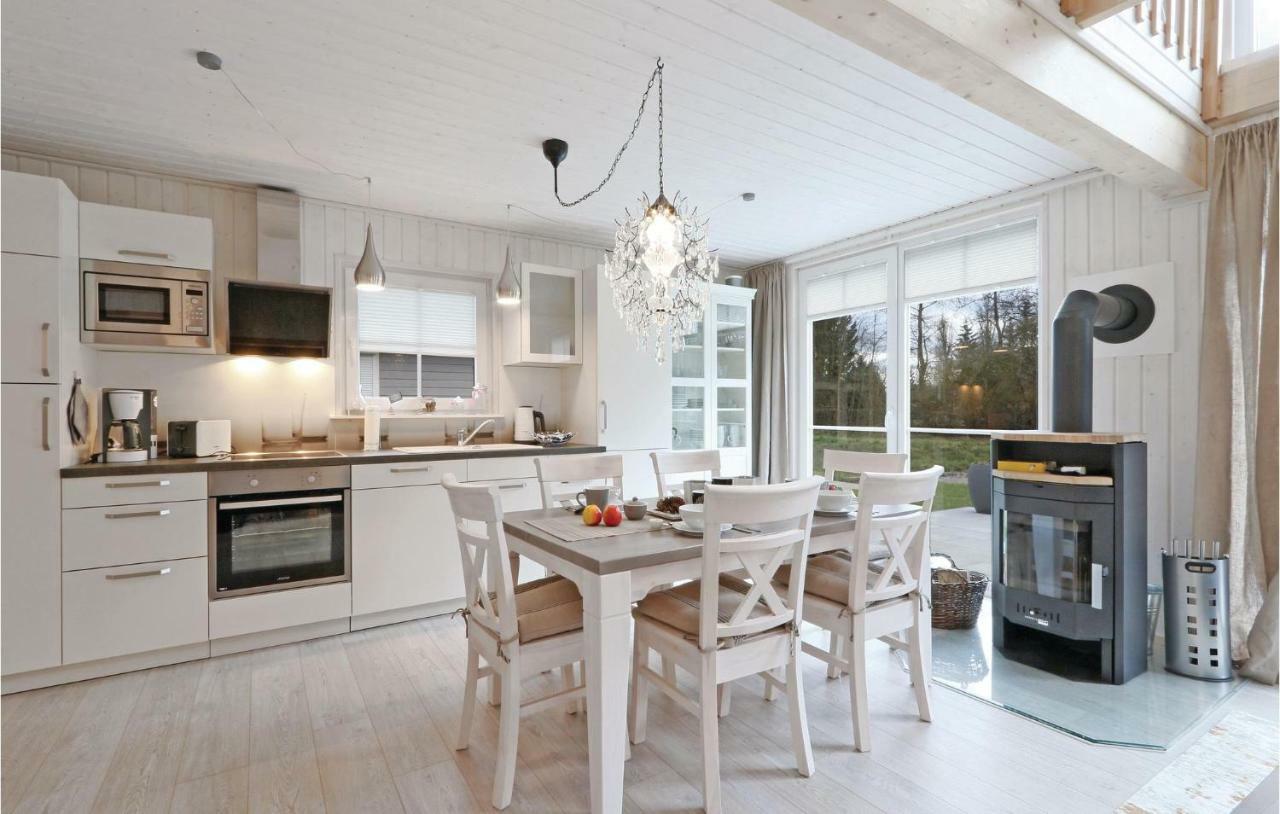 2 Bedroom Lovely Home In Zerpenschleuse Bagian luar foto